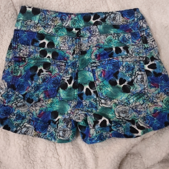 10 For $10 Lovesick skull highwaisted shorts size 0 - Picture 2 of 3